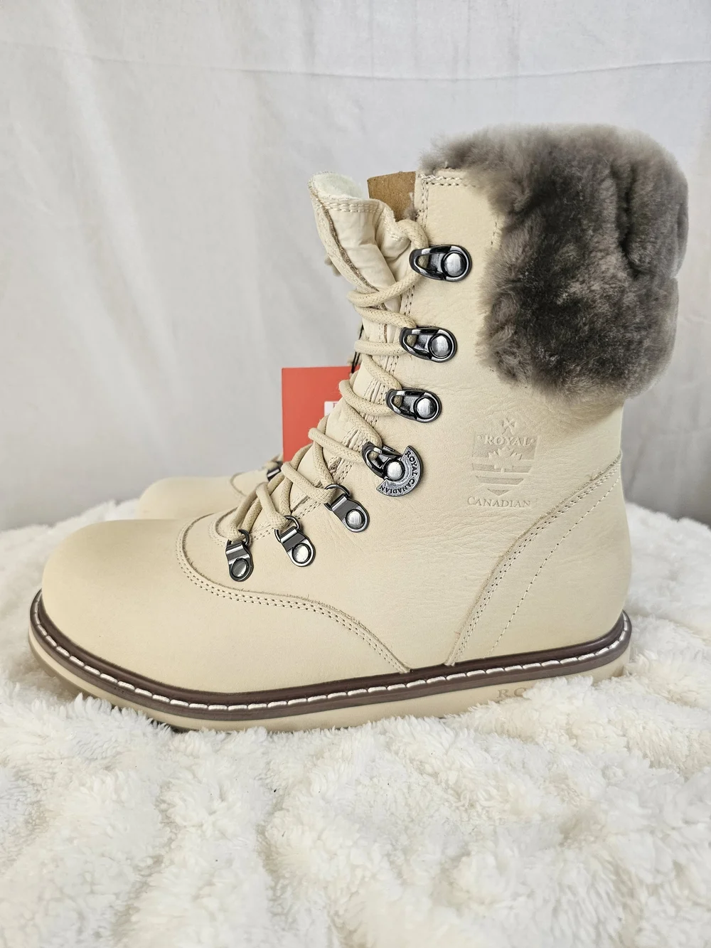 NWT‎ Royal Canadian Cambridge Winter Boots | Pale Ale White | Size 6